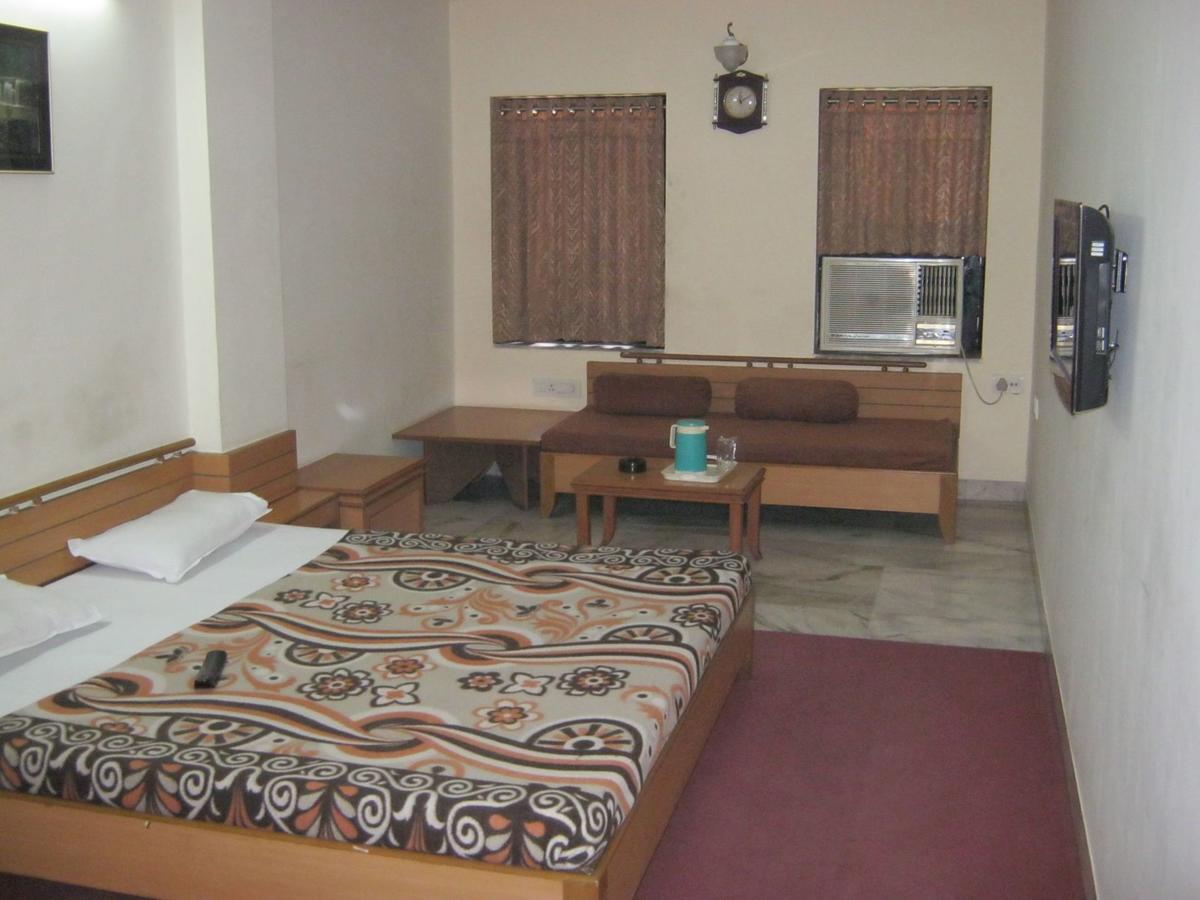Hotel Galaxy Surat Exterior photo