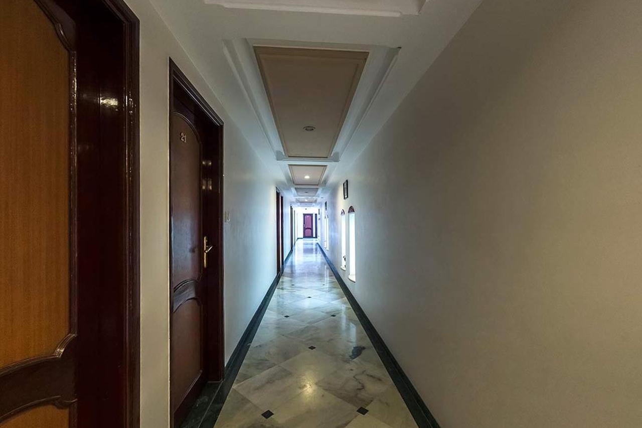 Hotel Galaxy Surat Exterior photo