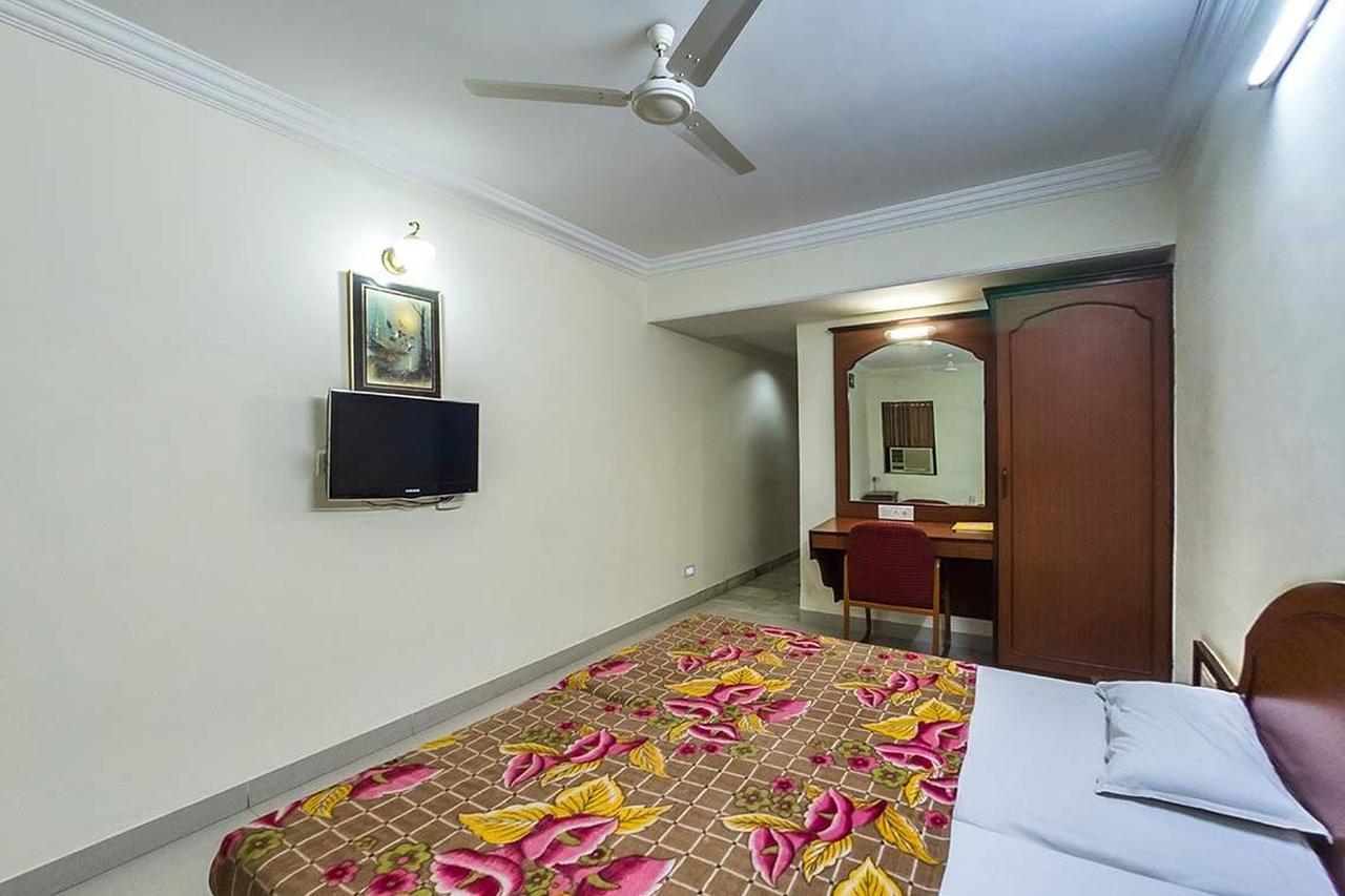 Hotel Galaxy Surat Exterior photo